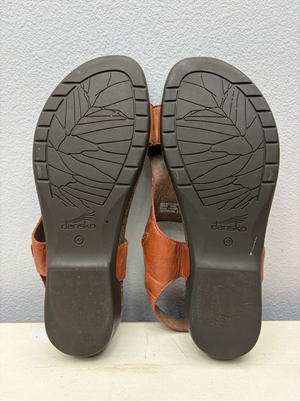 Dansko Brown Leather Reece Thong Sandals Size 42